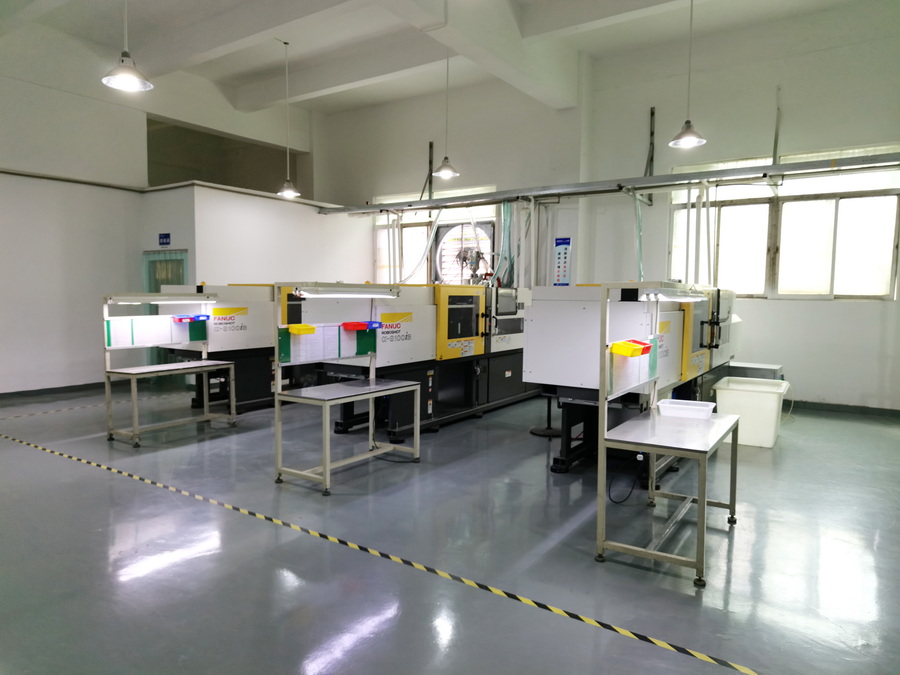 步步精注塑車間